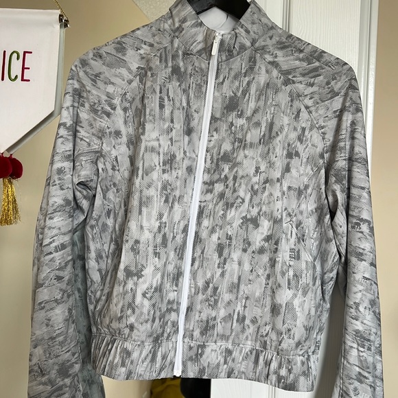 Lululemon double side windbreaker - Picture 2 of 7